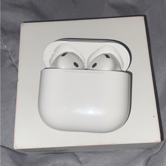 Apple White Wireless Earbuds with Case